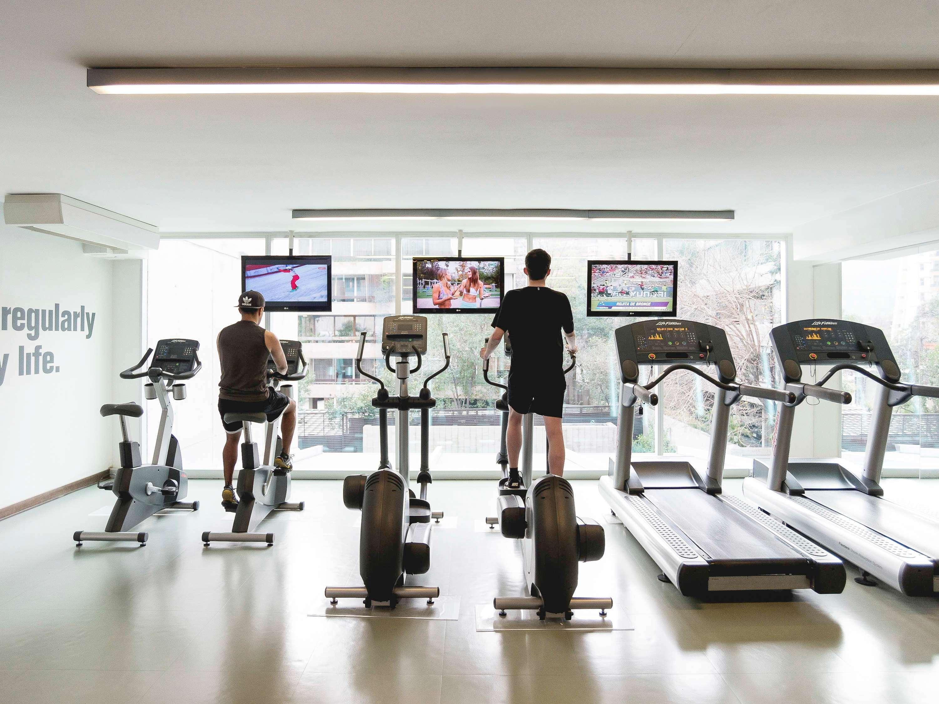 Pullman Santiago Vitacura Екстериор снимка The gym at the hotel