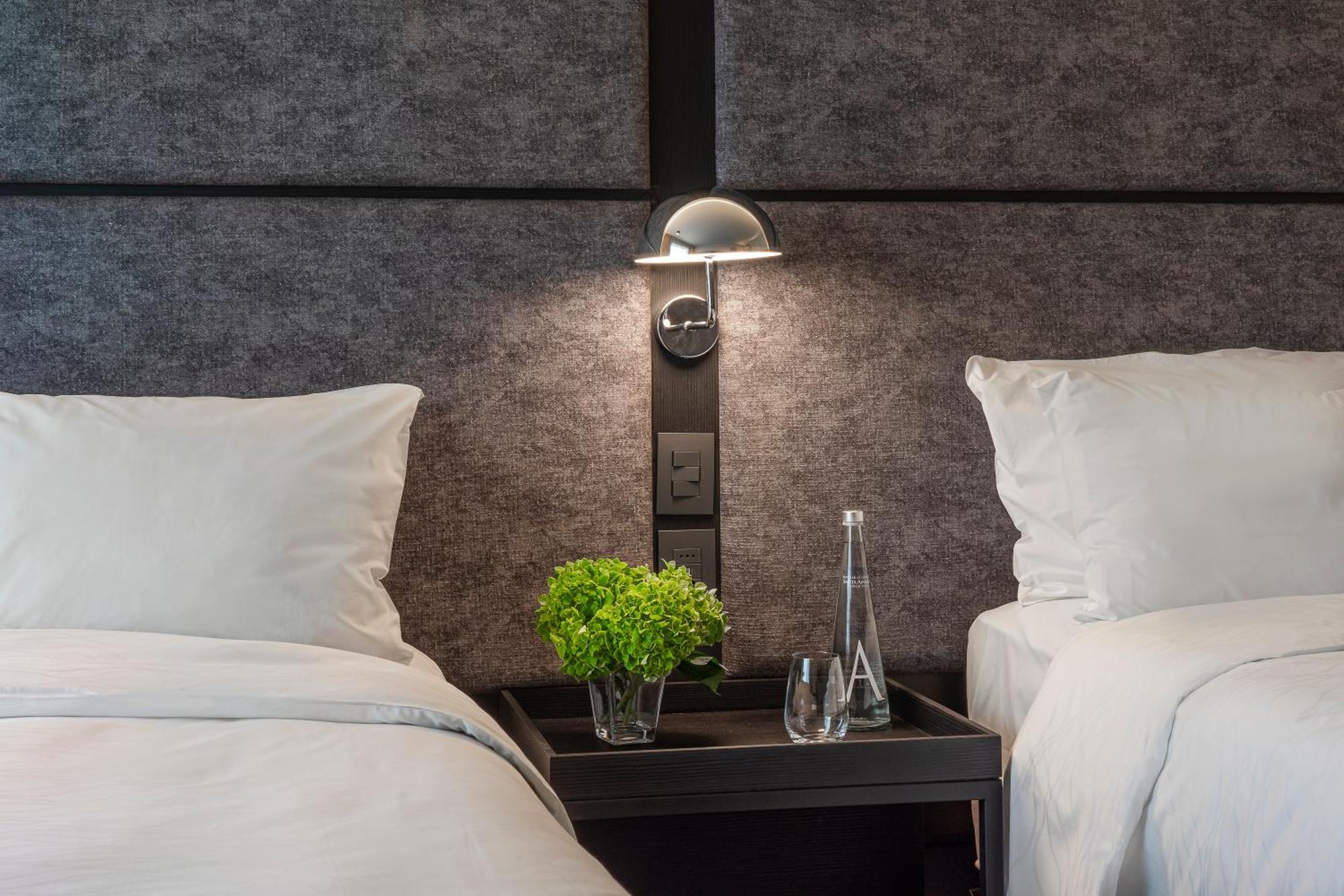 Pullman Santiago Vitacura Екстериор снимка A wall-mounted light