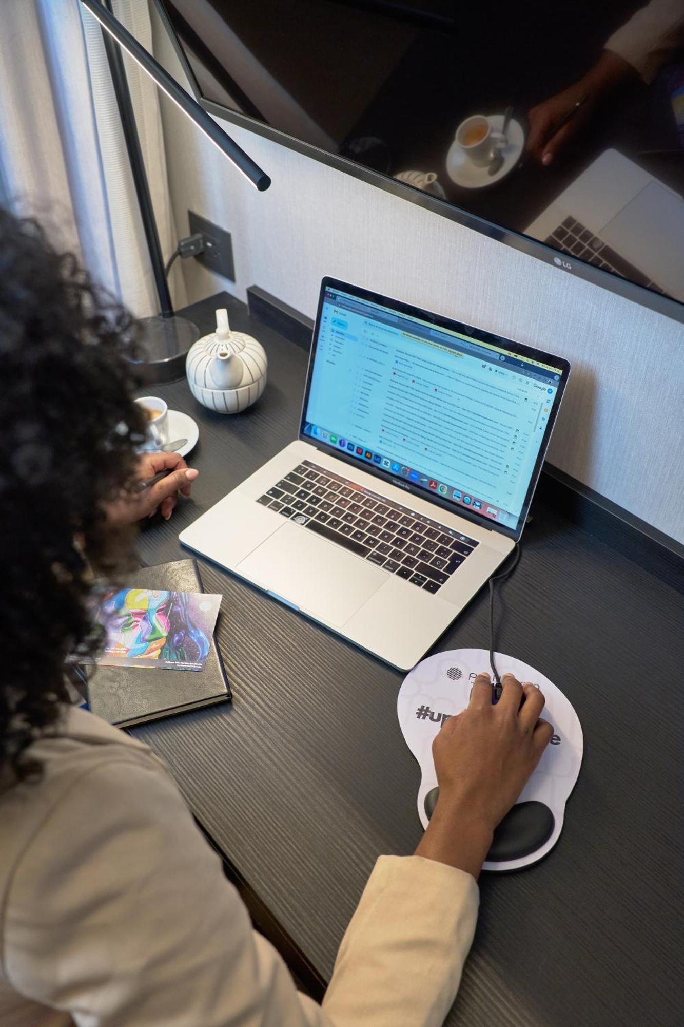 Pullman Santiago Vitacura Екстериор снимка Surface Laptop 3