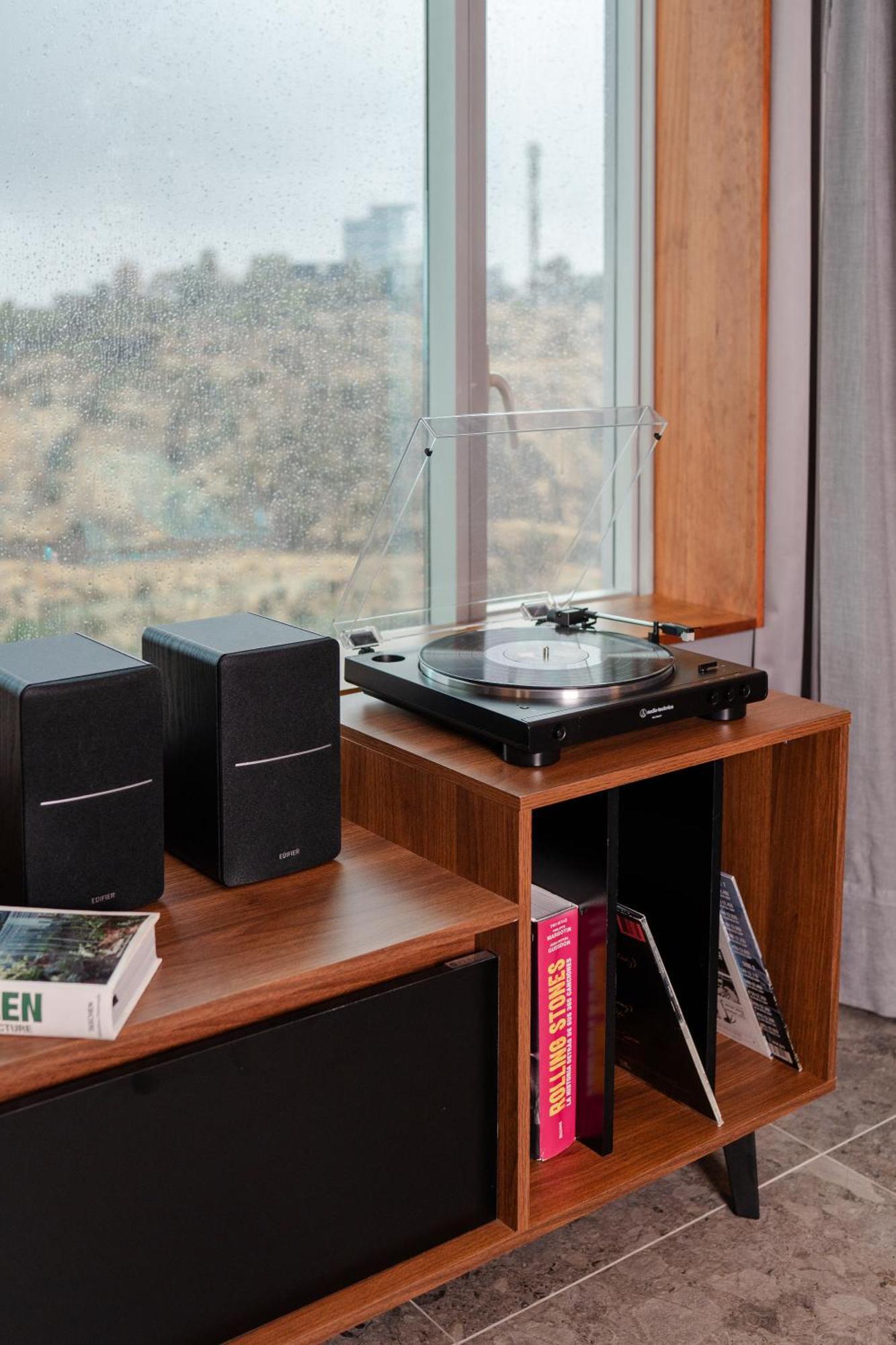 Pullman Santiago Vitacura Екстериор снимка A record player