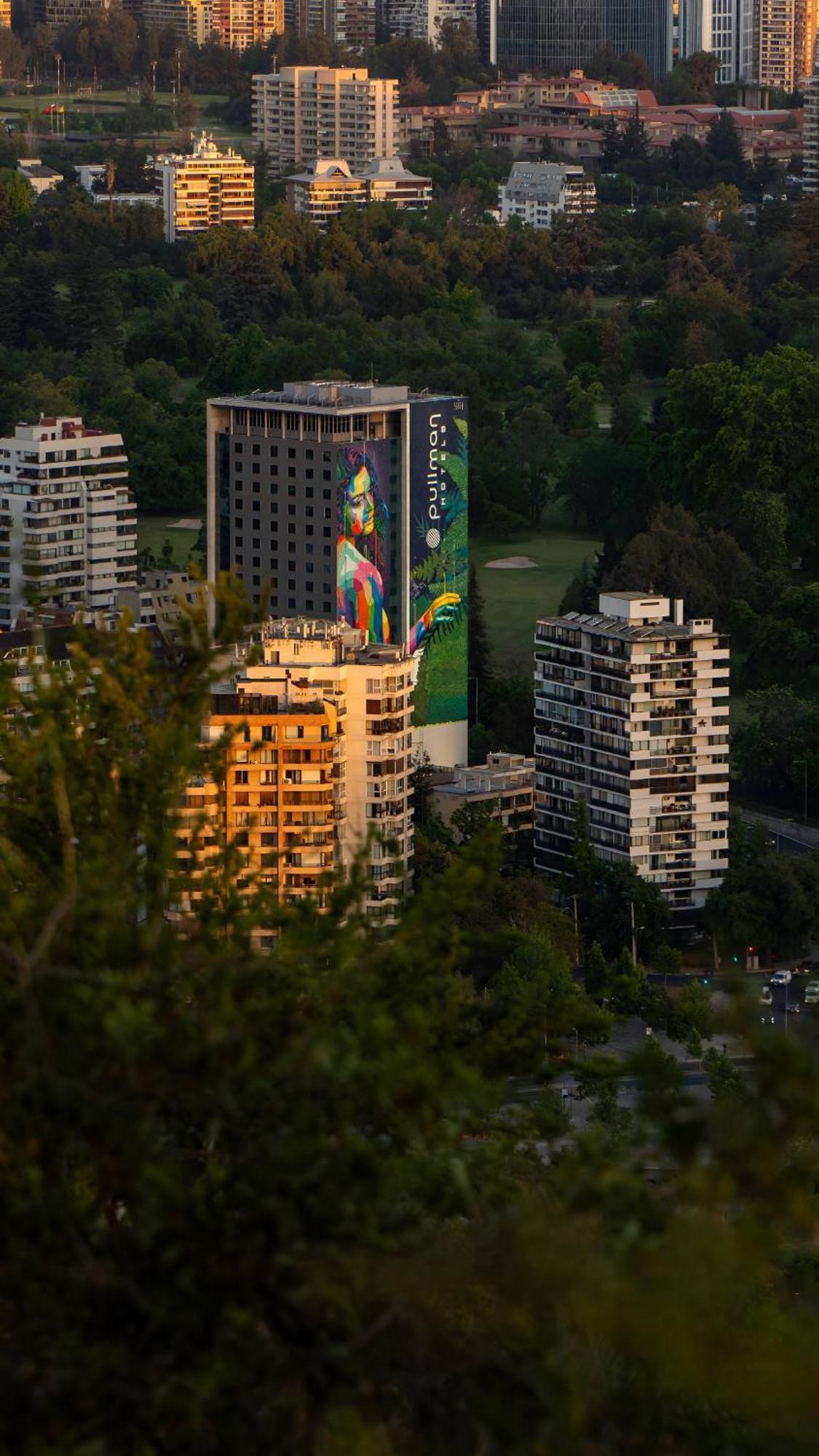 Pullman Santiago Vitacura Екстериор снимка The building at dusk
